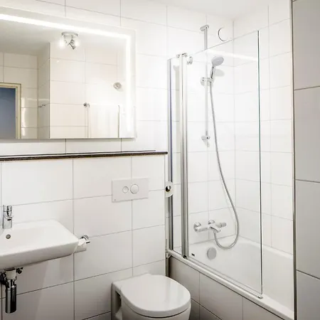 Centre By Ihg Hotel 4*