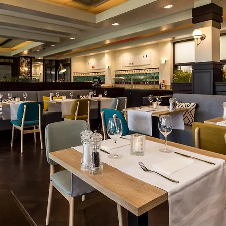 מלון Centre By Ihg