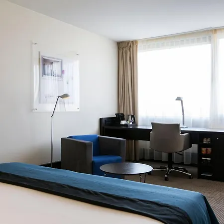 Centre By Ihg Hotel 4*