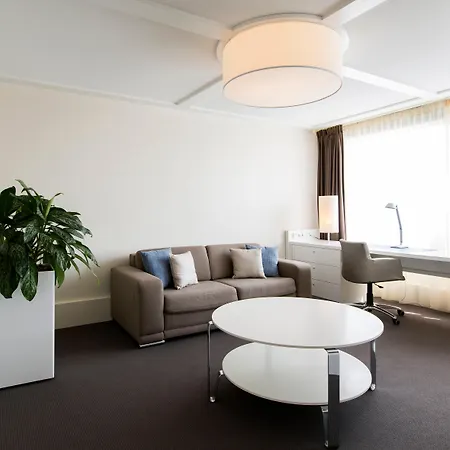 Centre By Ihg Hotel 4*