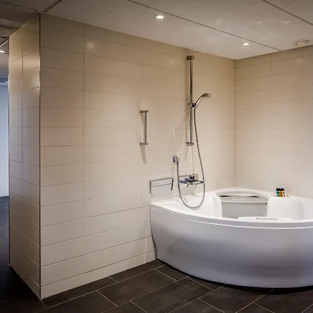 Hotel Centre By Ihg 4*